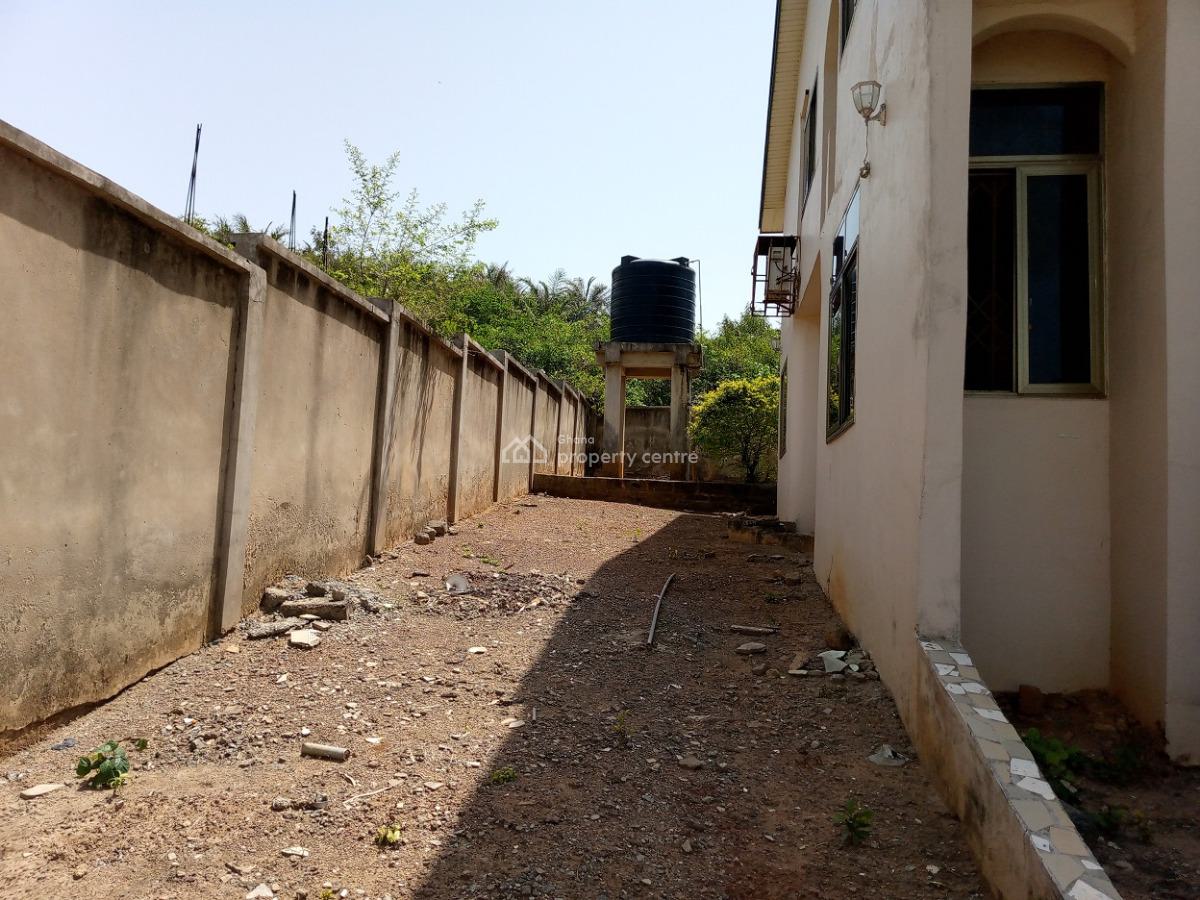 8 Bedrooms House, Takoradi, Sekondi-takoradi, Western Region, House for Sale