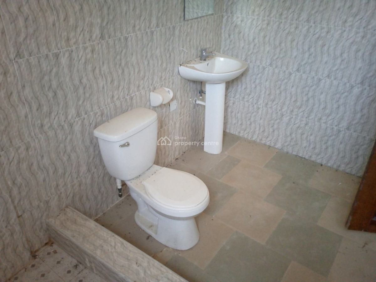 8 Bedrooms House, Takoradi, Sekondi-takoradi, Western Region, House for Sale