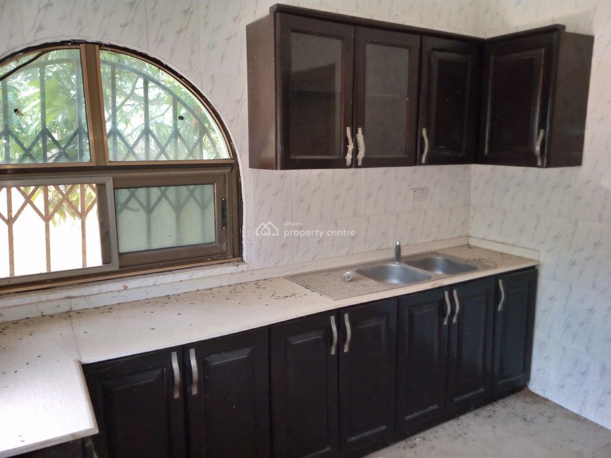 8 Bedrooms House, Takoradi, Sekondi-takoradi, Western Region, House for Sale