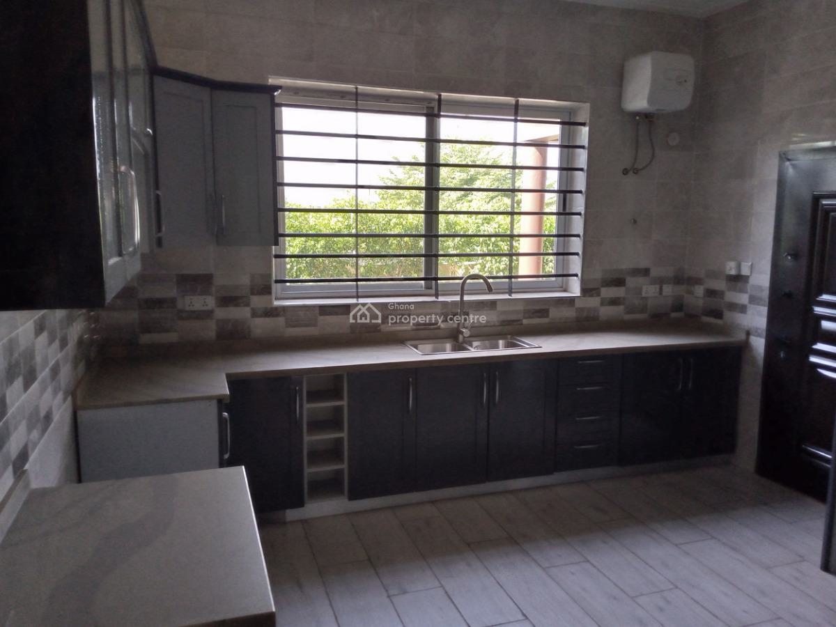 5 Bedrooms House in Tema Community25, Tema Community 25, Devtraco Estate, Tema, Accra, House for Sale