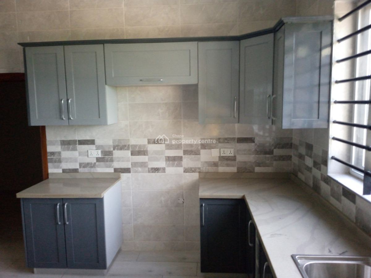 5 Bedrooms House in Tema Community25, Tema Community 25, Devtraco Estate, Tema, Accra, House for Sale