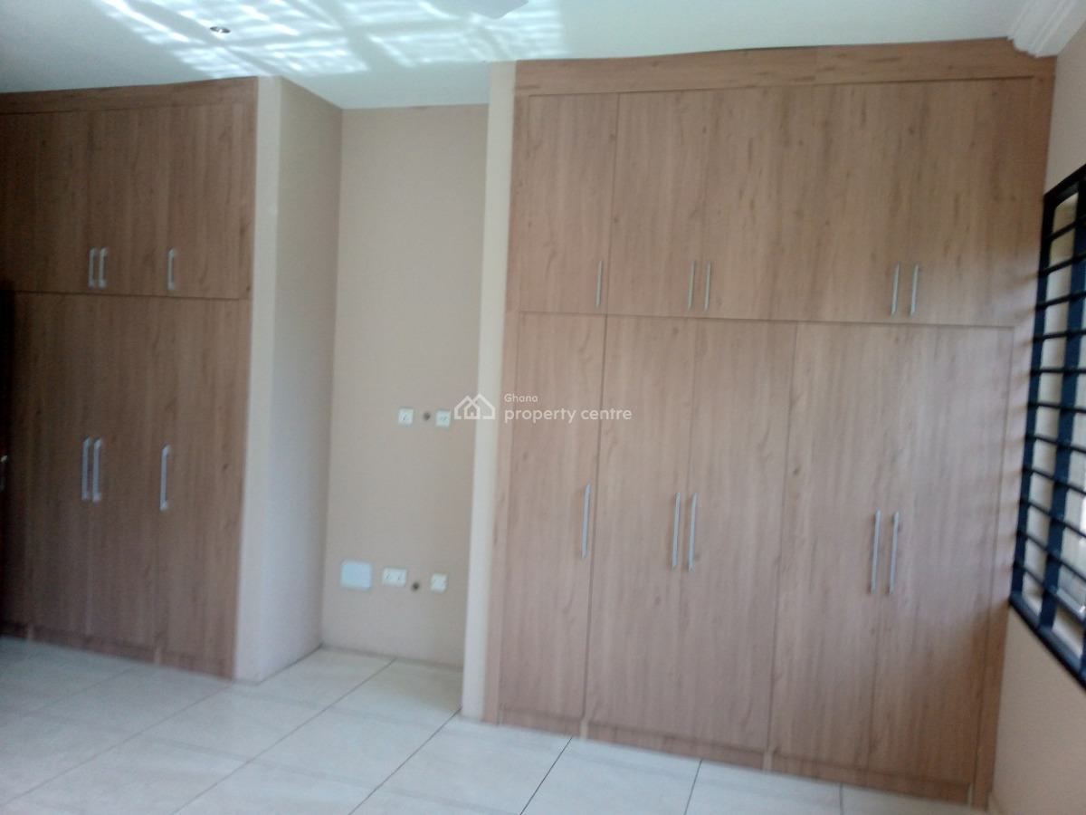 5 Bedrooms House in Tema Community25, Tema Community 25, Devtraco Estate, Tema, Accra, House for Sale