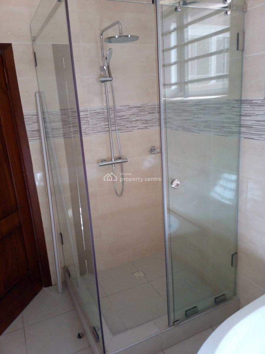 5 Bedrooms House in Tema Community25, Tema Community 25, Devtraco Estate, Tema, Accra, House for Sale