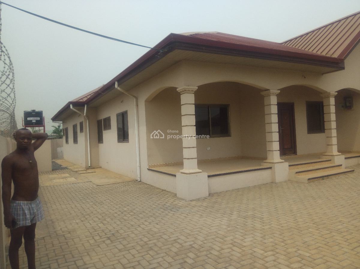 3 Bedrooms House, Tema Community 25, Tema, Accra, Semi-detached Bungalow for Rent