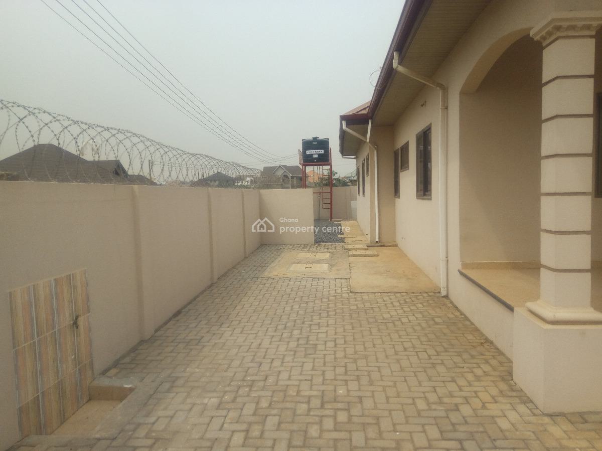 3 Bedrooms House, Tema Community 25, Tema, Accra, Semi-detached Bungalow for Rent