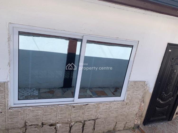 4 Room Commercial Property with a Kitchen & Washroom, Asylum Down, Accra, Commercial Property for Rent