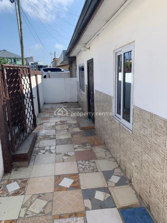 4 Room Commercial Property with a Kitchen & Washroom, Asylum Down, Accra, Commercial Property for Rent