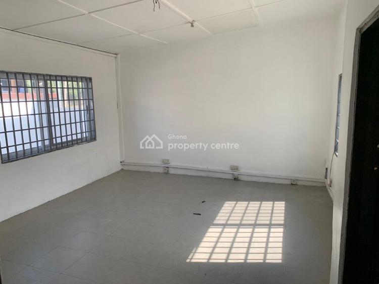 4 Room Commercial Property with a Kitchen & Washroom, Asylum Down, Accra, Commercial Property for Rent