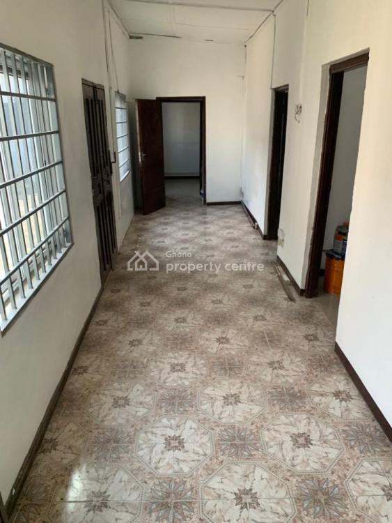 4 Room Commercial Property with a Kitchen & Washroom, Asylum Down, Accra, Commercial Property for Rent