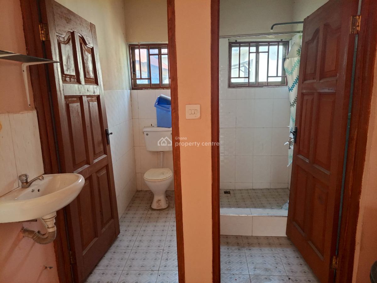 Titled 4 Apartments + 2 Shops, Santa Maria Kwashieman, Accra Metropolitan, Accra, Detached Bungalow for Sale