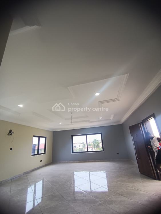 For Sale A Luxurious 6 Bedroom House, East Airport, Airport