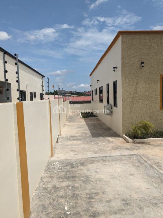 Executive 3 Bedrooms House, Oyarifa, Oyarifa, La Nkwantanang Madina Municipal, Accra, Detached Bungalow for Sale