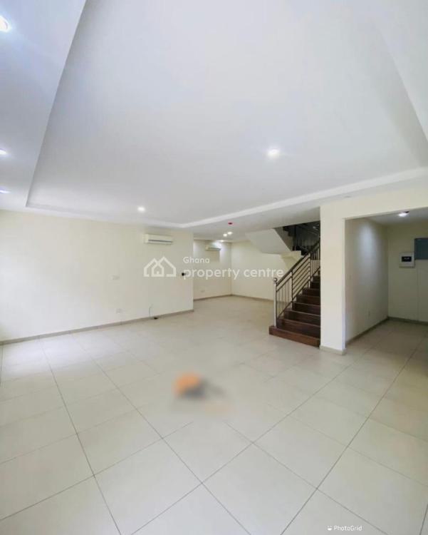 Executives 3 Bedroom Semi-detached Townhouse at Cantonment, Cantonments, Accra, House for Rent