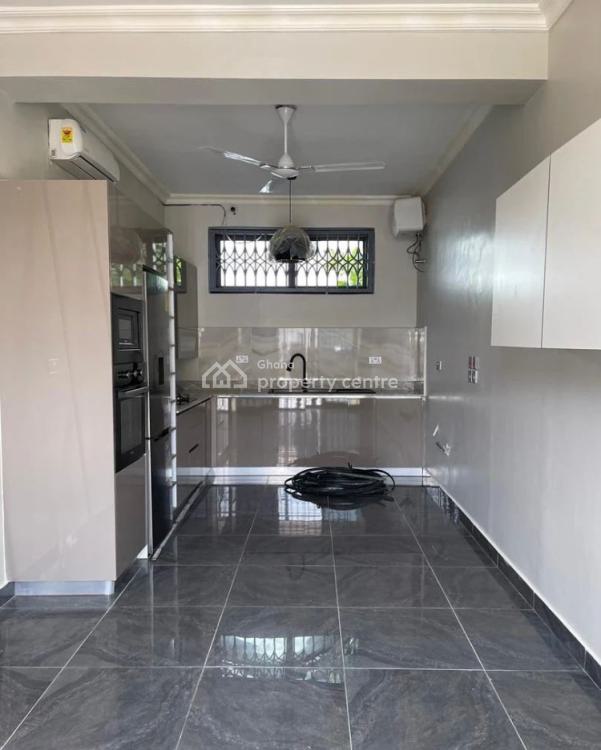 Executive Unfurniture 4 Bedrooms Self Compound House at Cantonments, Cantonments, Accra, House for Rent