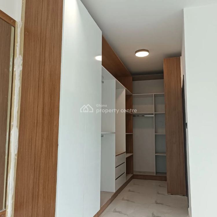 Executive 5 Bedrooms House at Oyarifa, Oyarifa, La Nkwantanang Madina Municipal, Accra, House for Sale