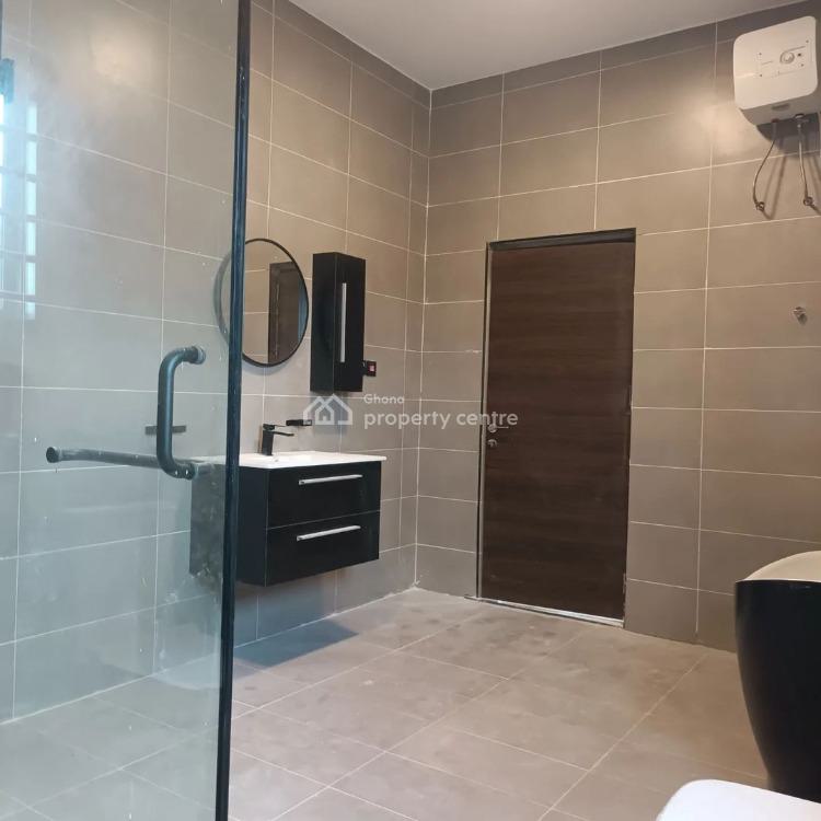 Executive 5 Bedrooms House at Oyarifa, Oyarifa, La Nkwantanang Madina Municipal, Accra, House for Sale