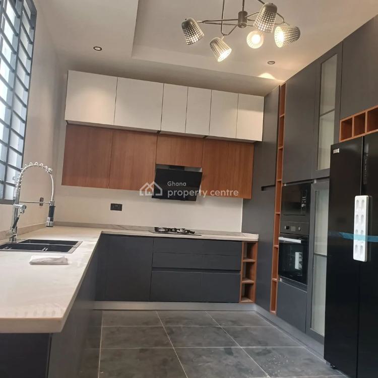 Executive 5 Bedrooms House at Oyarifa, Oyarifa, La Nkwantanang Madina Municipal, Accra, House for Sale