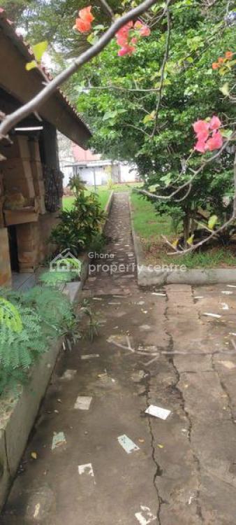 Executive 4 Bedroom Old House Plus 2 Rooms Boys Quarters at East Legon, East Legon, Accra, House for Sale