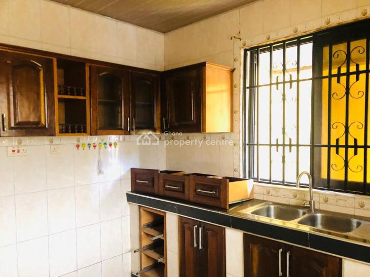 Executive 2 Bedroom Apartment at Madina Close to Main Road, La Nkwantanang Madina Municipal, Accra, Apartment for Rent