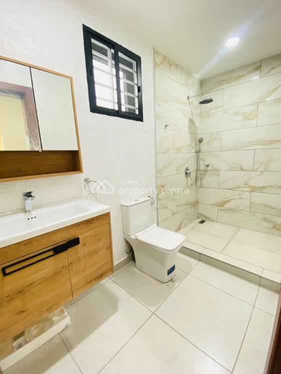 Executive 5 Bedroom House with Rooftop at East Airport - Tse Addo, Tse Addo, Accra, House for Sale