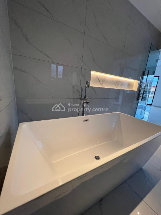 En-suite 5 Bedroom Luxury House with Swimming Pool, Adenta Municipal, Accra, Detached Duplex for Sale