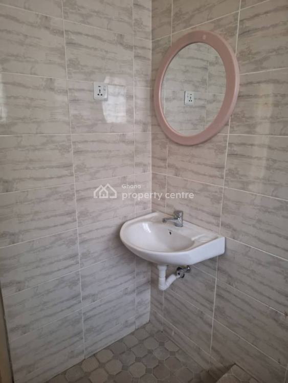 Executive 2 Bedrooms Self Compound, Roadside, Mccarthy Hill, Ga South Municipal, Accra, House for Rent