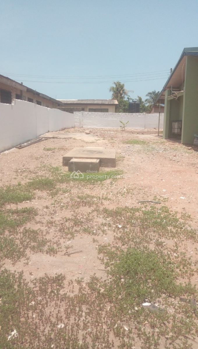 Unfurnished 3 Bedroom Self Compound House on a Tarred Road, Osu Road, South Labadi, Accra, House for Rent