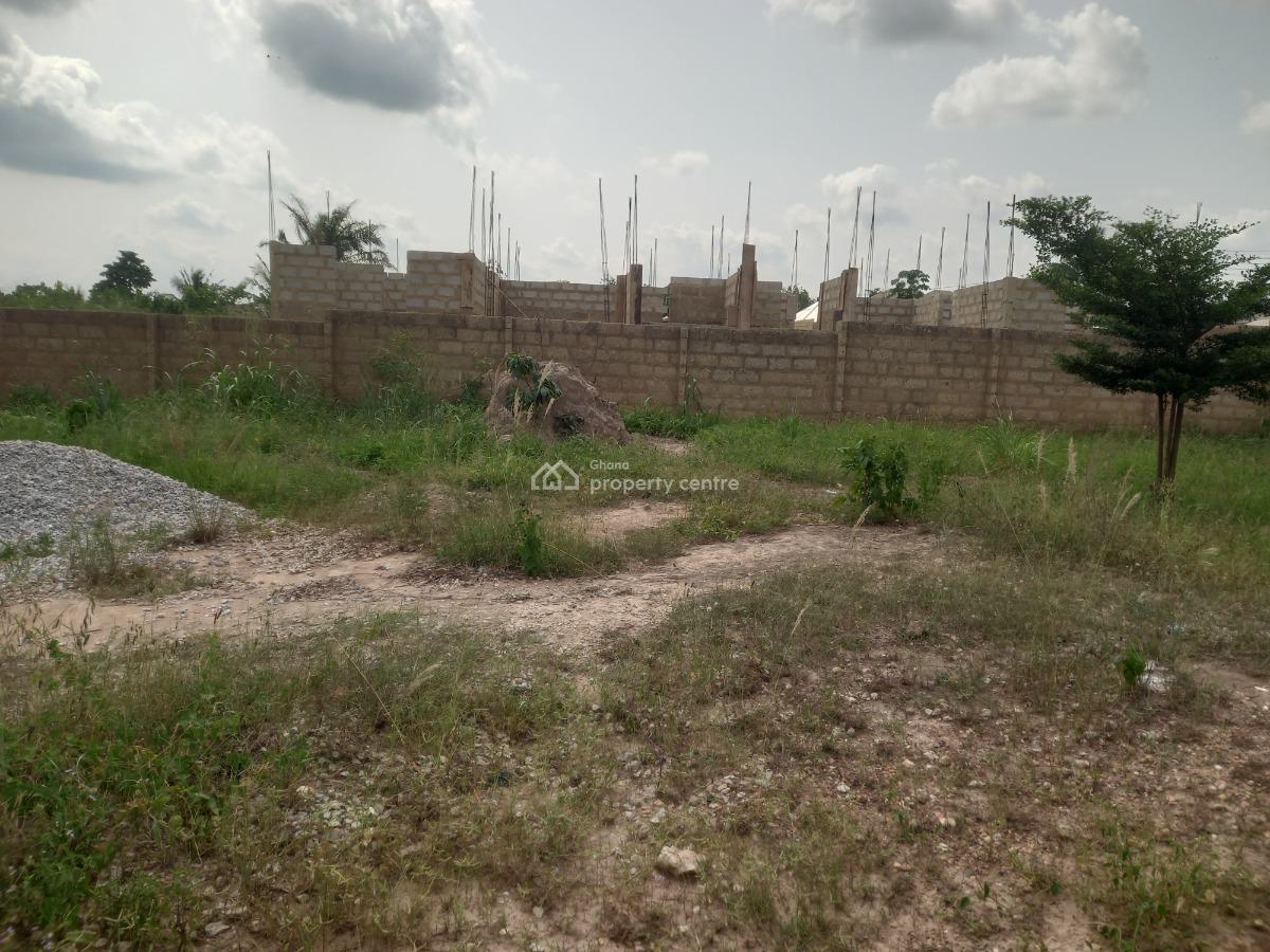 Plot    ( Fence Walled), Trede Mpatasie, on Santasi Obuasi/ Anwiankwanta Road., Kumasi Metropolitan, Ashanti, Residential Land for Sale