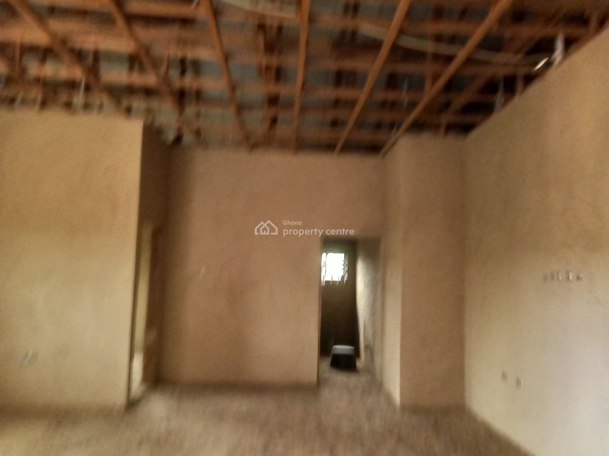 4 Bedrooms House & 1 Full Plot  ( All Fence Walled), Trede Mpatasie, on Santasi Road., Atwima Kwanwoma, Ashanti, House for Sale