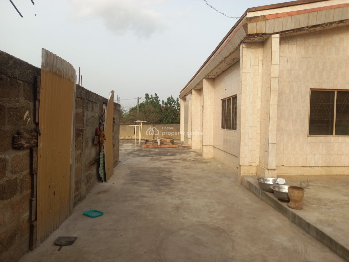 Property for Hotel / Guest House., Breman, Near Suame, Tafo Pankrono., Kumasi Metropolitan, Ashanti, Hotel / Guest House for Sale