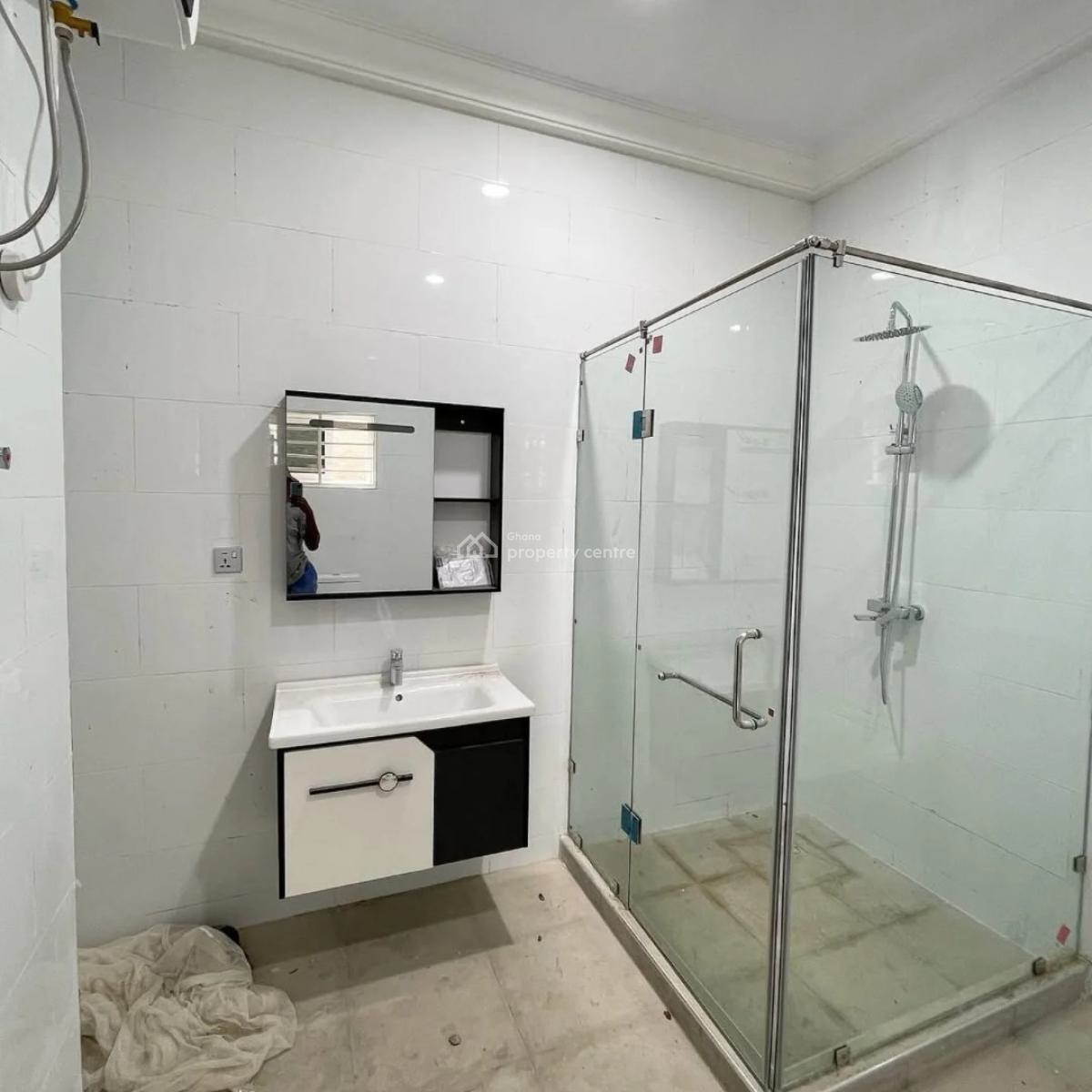 Executive 4 Bedrooms House at Lakeside Estate, Ashaley Botwe, Adenta Municipal, Accra, House for Rent