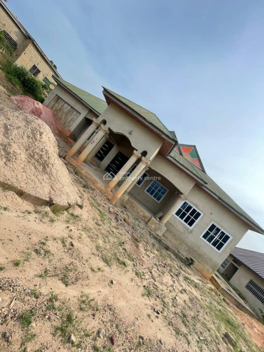 4 Bedrooms, Asuofia,  on Abrepo Road, Kumasi Metropolitan, Ashanti, House for Sale
