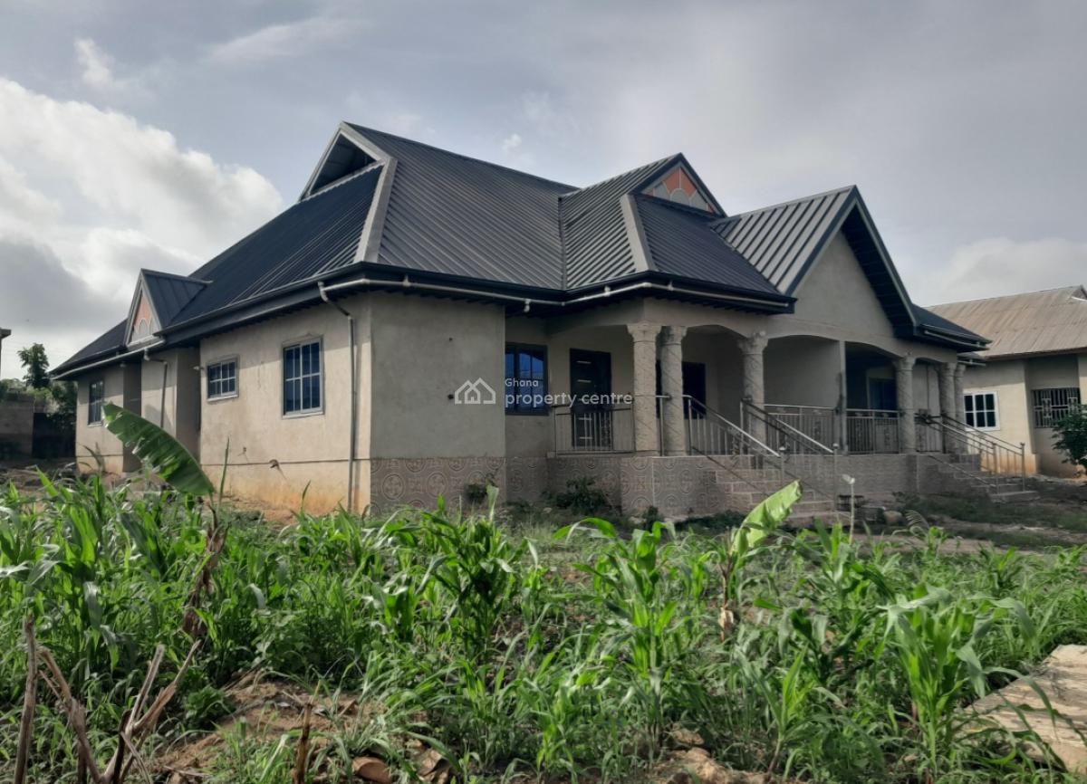 6 Bedrooms, Mampongteng Dumanafo, on Tafo Pankrono Road., Kumasi Metropolitan, Ashanti, House for Sale