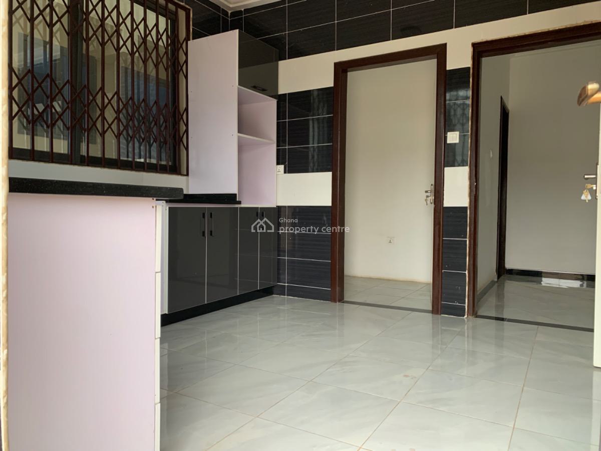 Semi Detached 3 Bedroom House, Oyarifa, La Nkwantanang Madina Municipal, Accra, Semi-detached Duplex for Rent