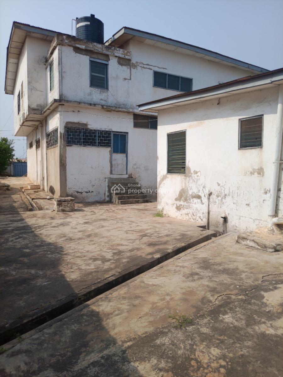 Commercial 8 Bedroom with Storey with 4 Bedroom Outhouse, Darkuman Christ Ebenezer Area, Accra Metropolitan, Accra, House for Rent