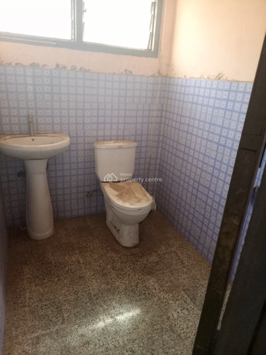 Commercial 8 Bedroom with Storey with 4 Bedroom Outhouse, Darkuman Christ Ebenezer Area, Accra Metropolitan, Accra, House for Rent