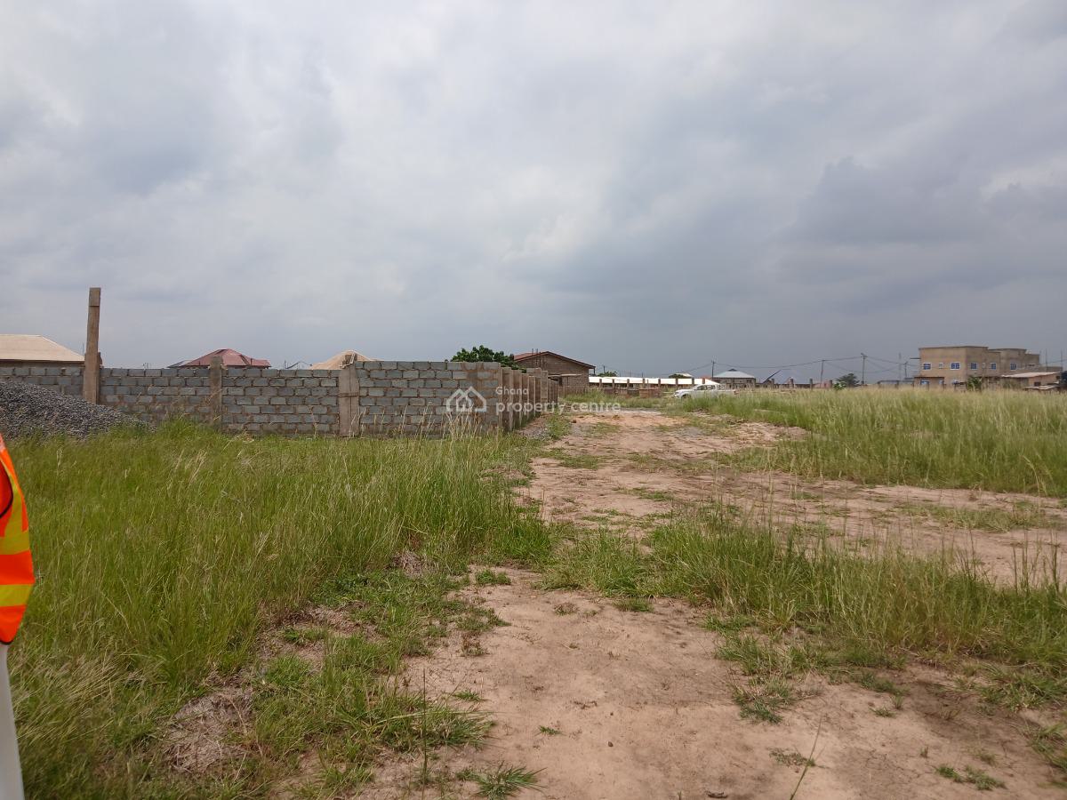 Get Lifestyle Security and Value !!!! Tema Community 25 Half Plot, Community 25 Mall, Dawhenya, Tema, Accra, Mixed-use Land for Sale