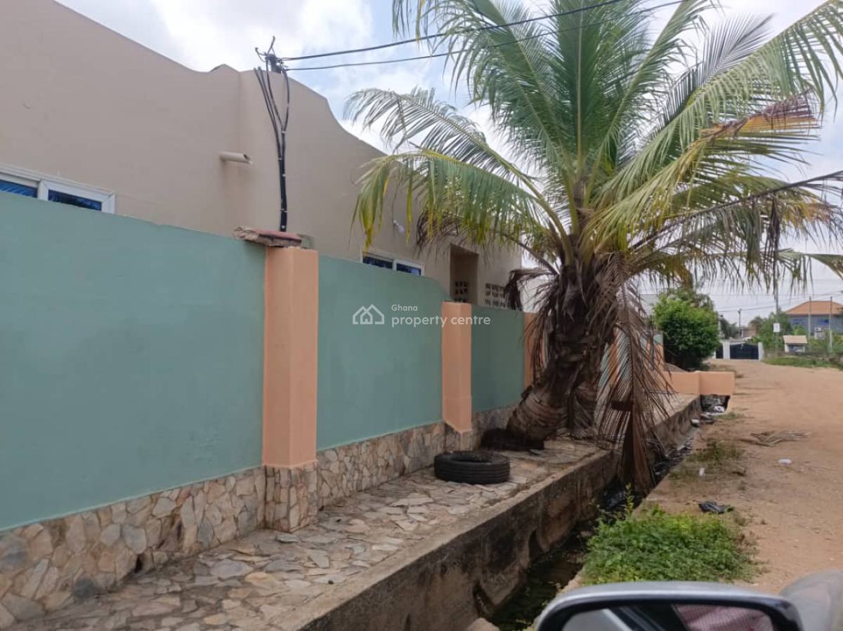 Old Building on The Plot of Land @ Achimota, Achimota, Accra, Land for Sale
