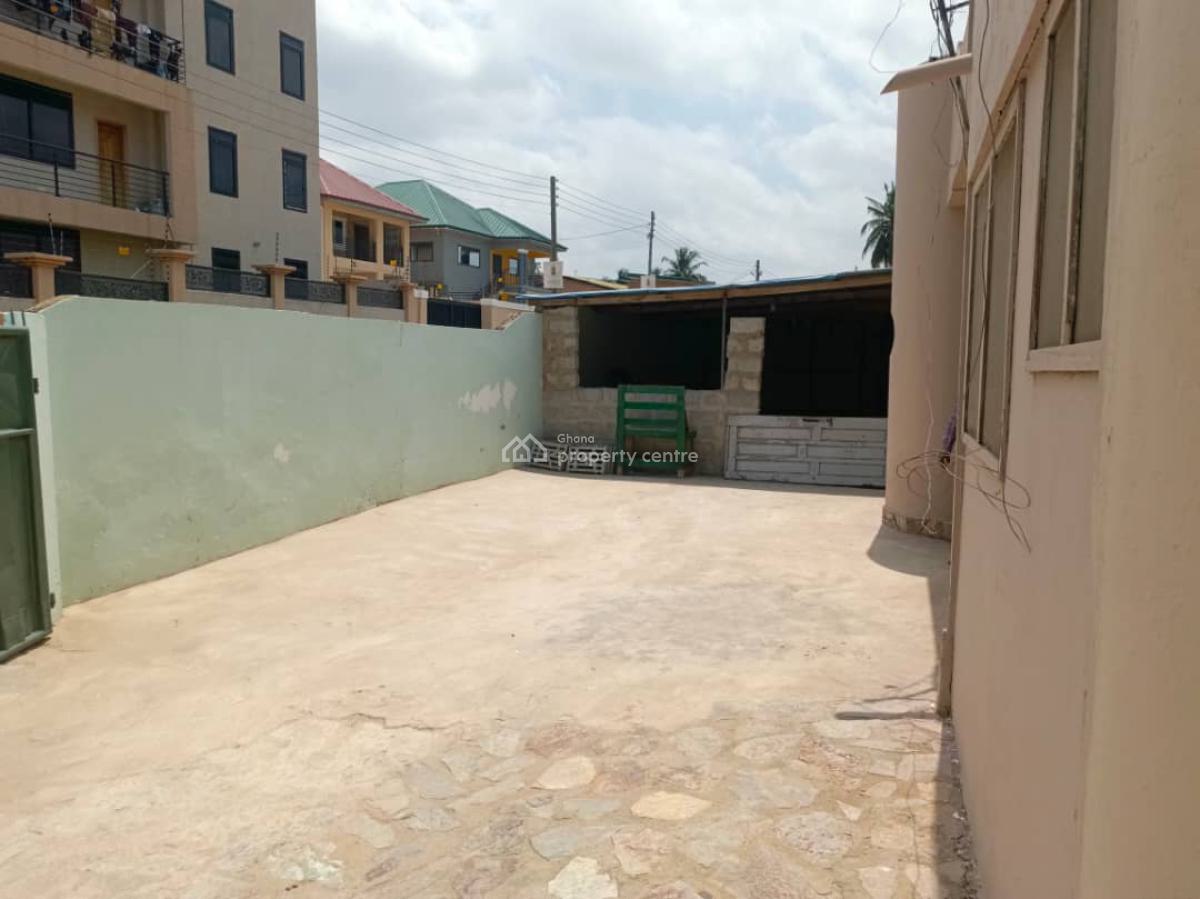 Old Building on The Plot of Land @ Achimota, Achimota, Accra, Land for Sale