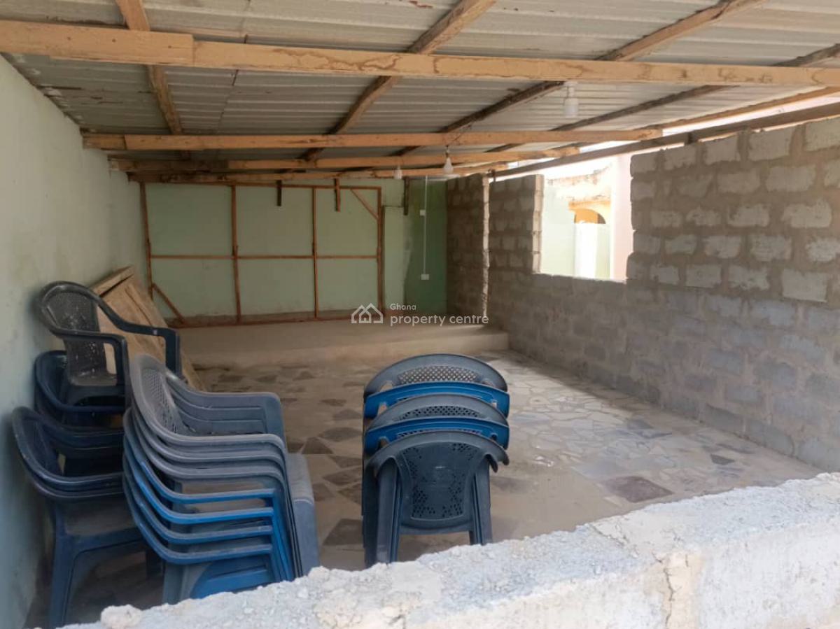 Old Building on The Plot of Land @ Achimota, Achimota, Accra, Land for Sale