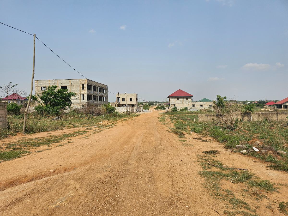 Captivating Half Plot Reduction at Tema Community 25, Community 25 Mall, Dawhenya, Tema, Accra, Mixed-use Land for Sale