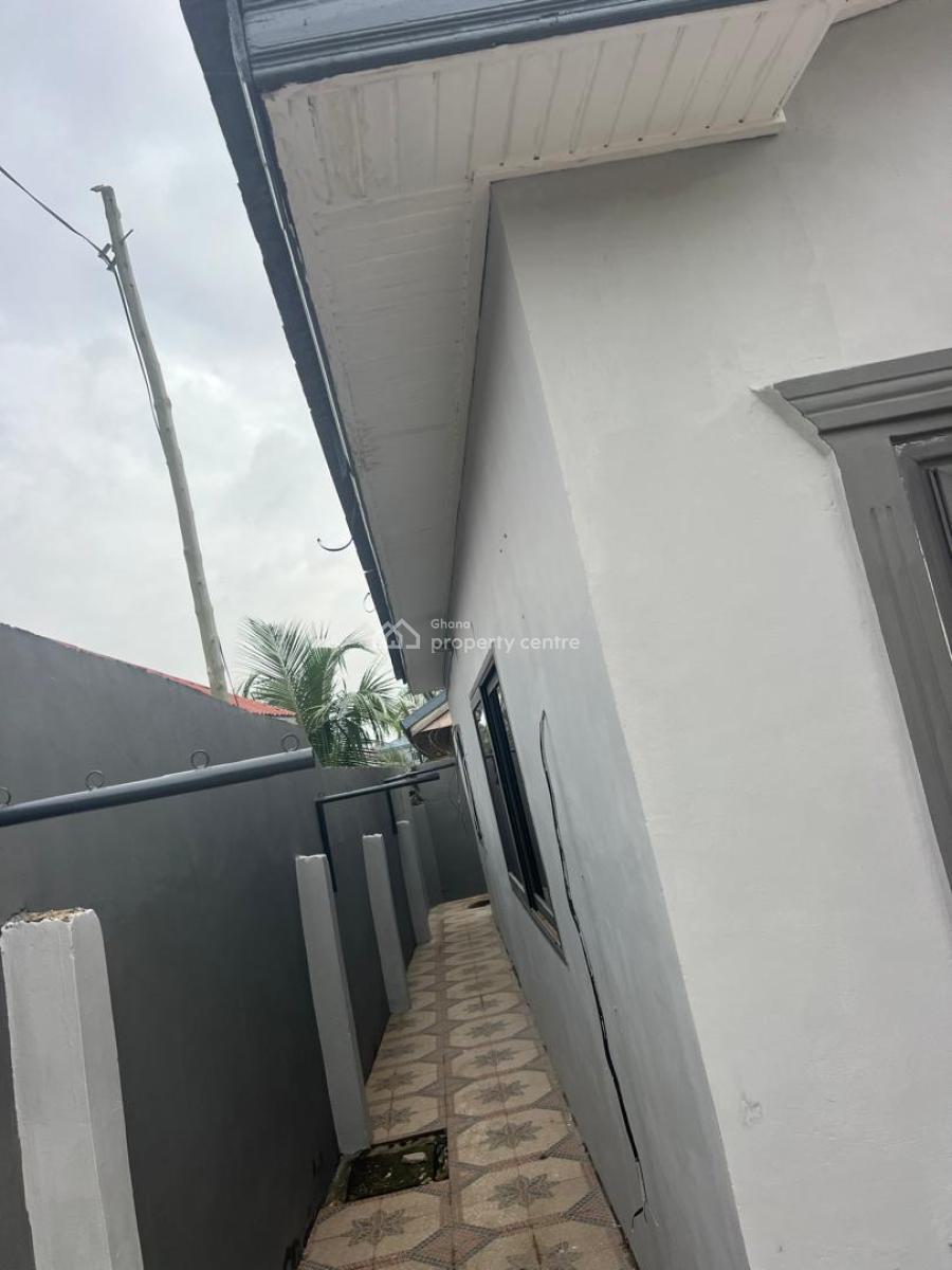 3 Bedrooms at Pokuase Amanfrom, Amanfrom Sda, Pokuase (pokoasi), Ga West Municipal, Accra, Detached Bungalow for Sale