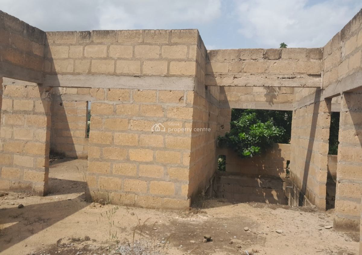 6 Bedrooms  ( 2 Minutes Walk From The Highway Road), Aputuogya, on Atonsu Road., Kumasi Metropolitan, Ashanti, House for Sale
