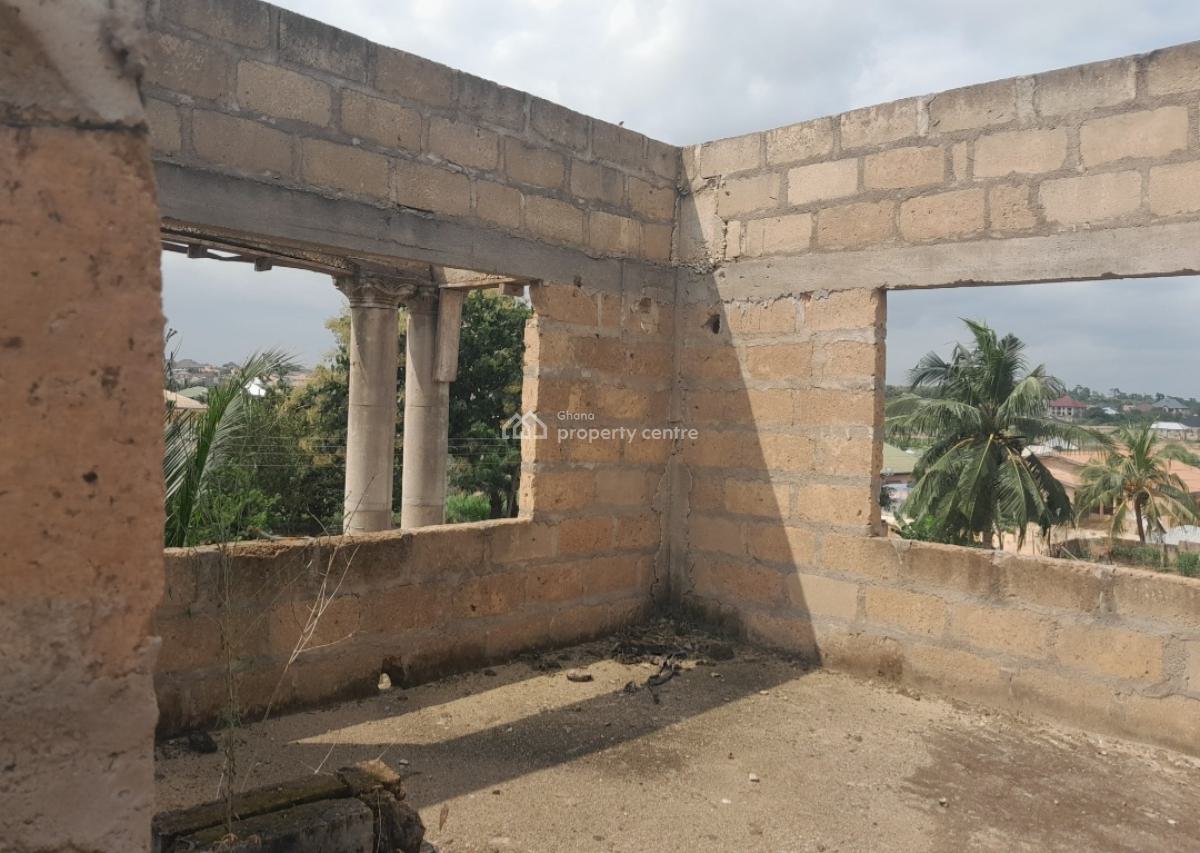 6 Bedrooms  ( 2 Minutes Walk From The Highway Road), Aputuogya, on Atonsu Road., Kumasi Metropolitan, Ashanti, House for Sale