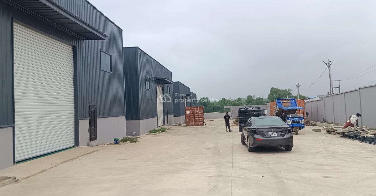 Newly Built Roadside Warehouse, Sakumono Road, La Dade Kotopon Municipal, Accra, Warehouse for Rent