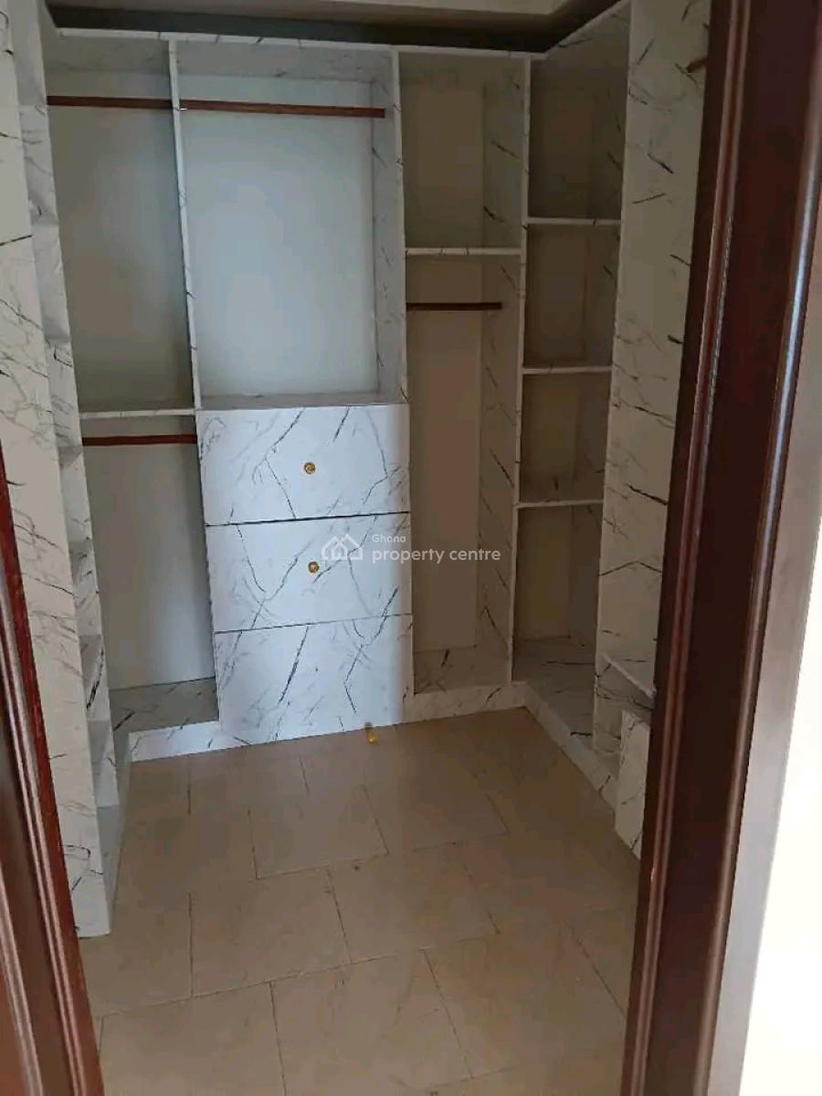 Executive 4-bedroom Duplex House @ Osu, Osu, Accra, House for Rent