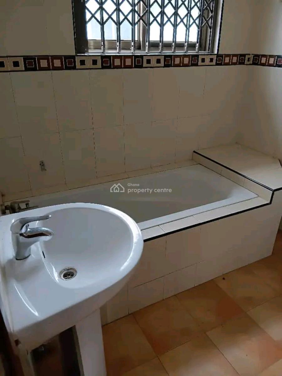 Executive 4-bedroom Duplex House @ Osu, Osu, Accra, House for Rent