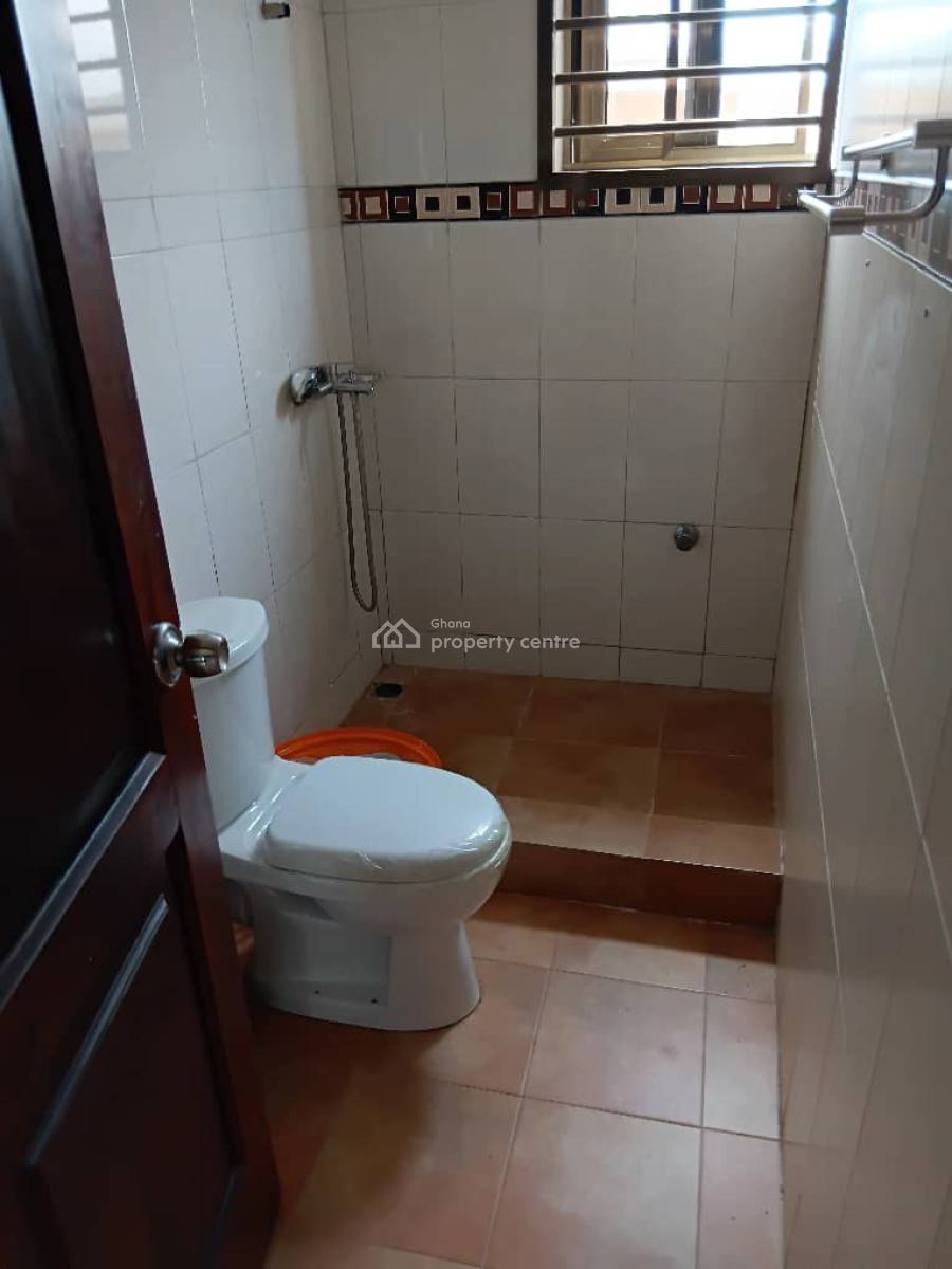 Executive 5 Bedrooms House in Osu, Oxfords Street, Osu, Accra, Office Space for Rent