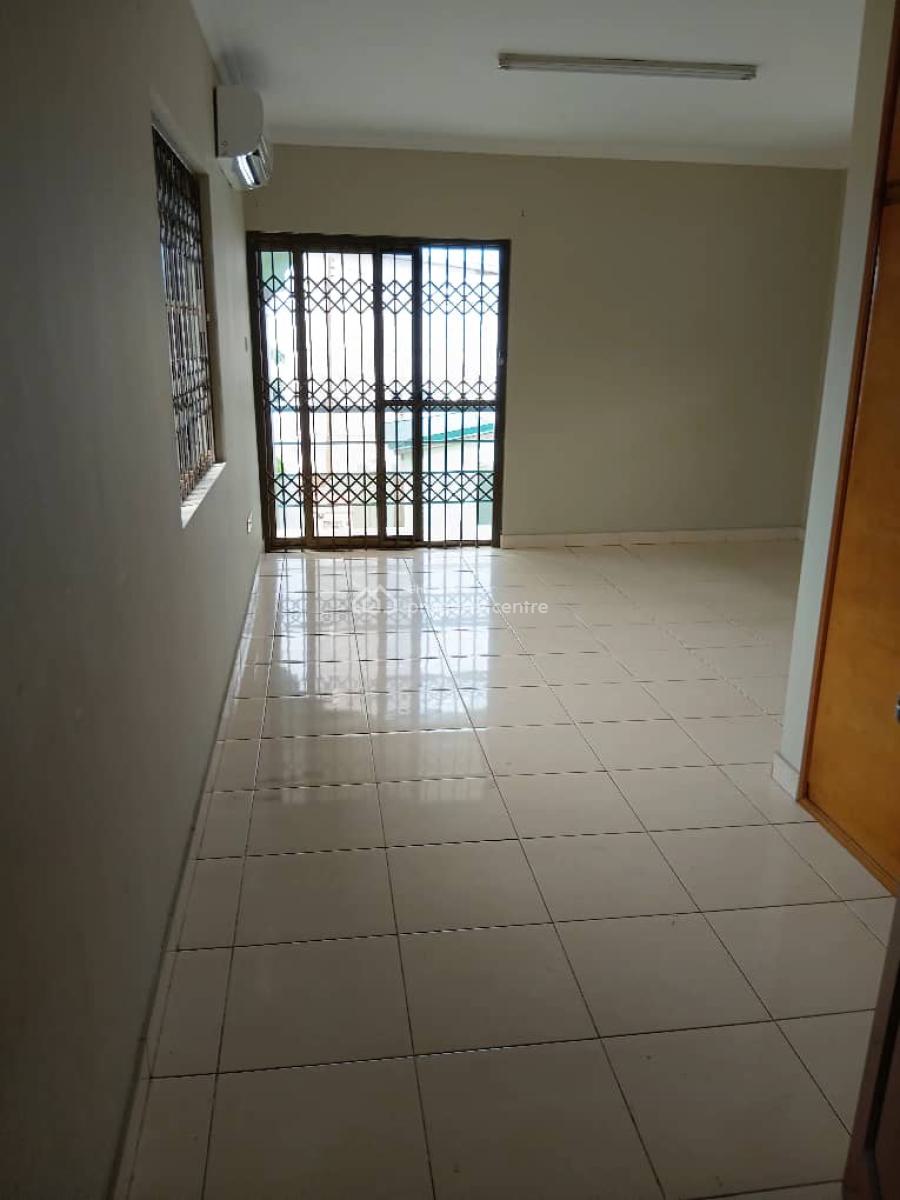 Executive 5 Bedrooms House in Osu, Oxfords Street, Osu, Accra, Office Space for Rent