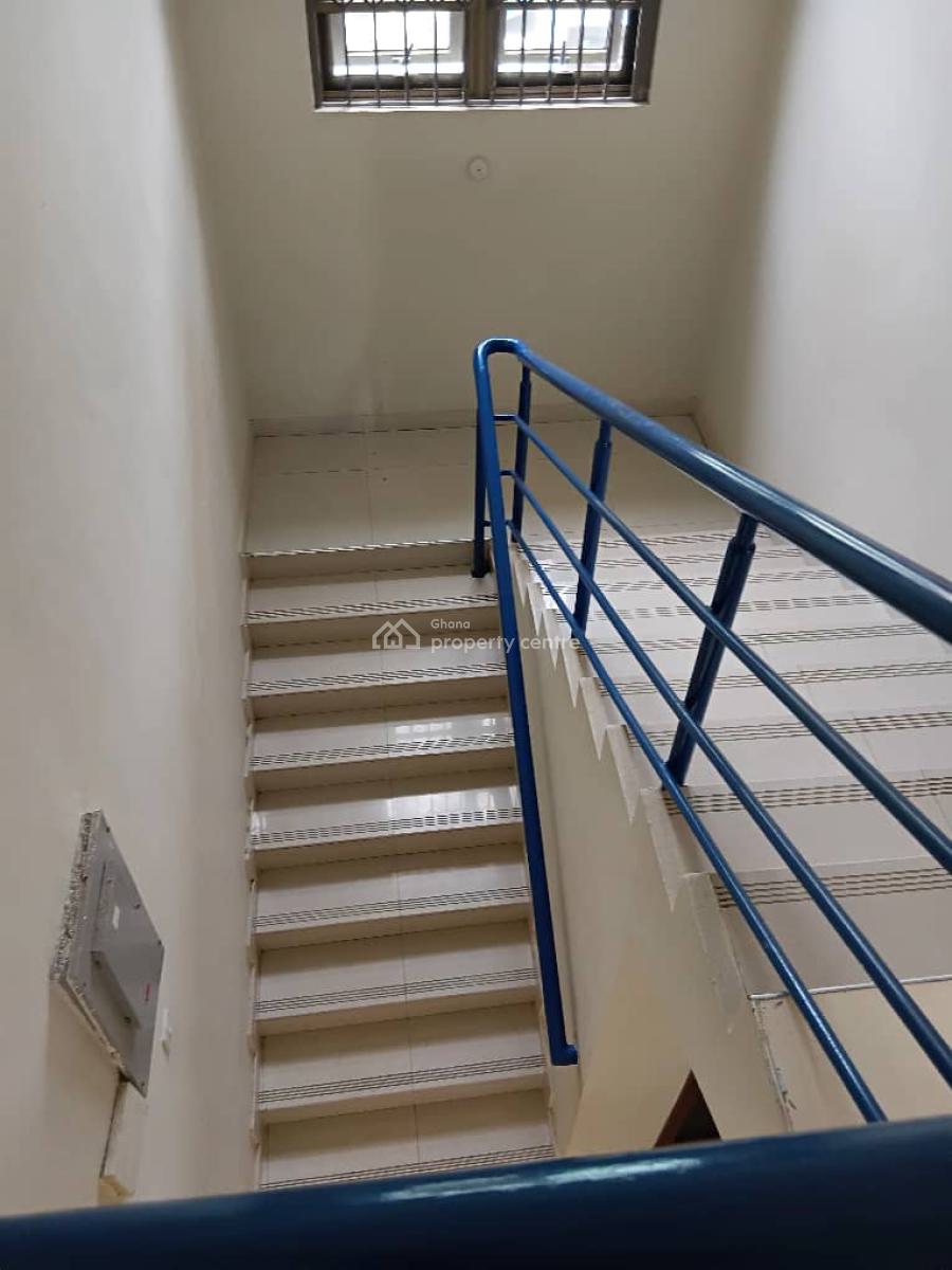 Executive 5 Bedrooms House in Osu, Oxfords Street, Osu, Accra, Office Space for Rent